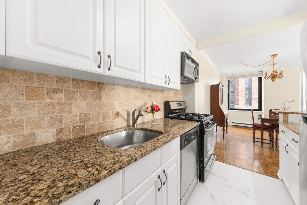 1641 Third Avenue, Unit 22A photo 3