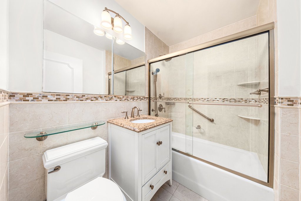1641 Third Avenue, Unit 22A photo 8