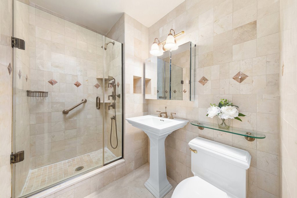 1641 Third Avenue, Unit 22A photo 7