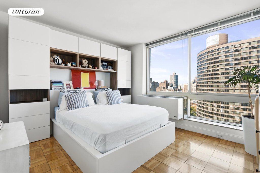 215 East 96th Street, Unit 23L photo 4