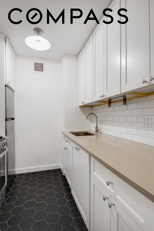 357 East 57th Street, Unit 2E photo 7