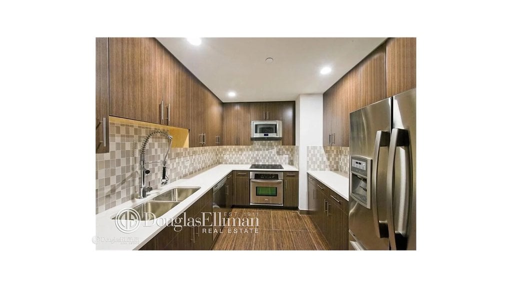 5-43 48th Avenue, Unit 5D photo 3