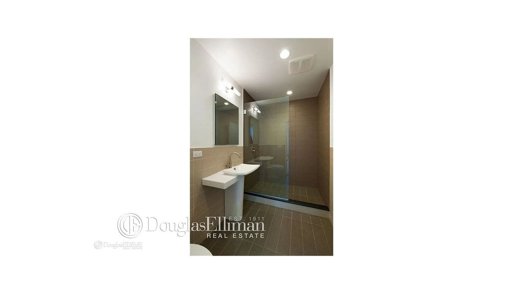 5-43 48th Avenue, Unit 5D photo 4