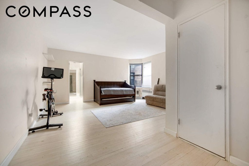 330 East 70th Street, Unit 4G