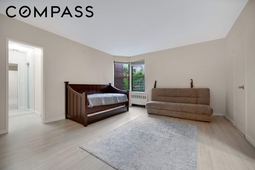 330 East 70th Street, Unit 4G photo 2