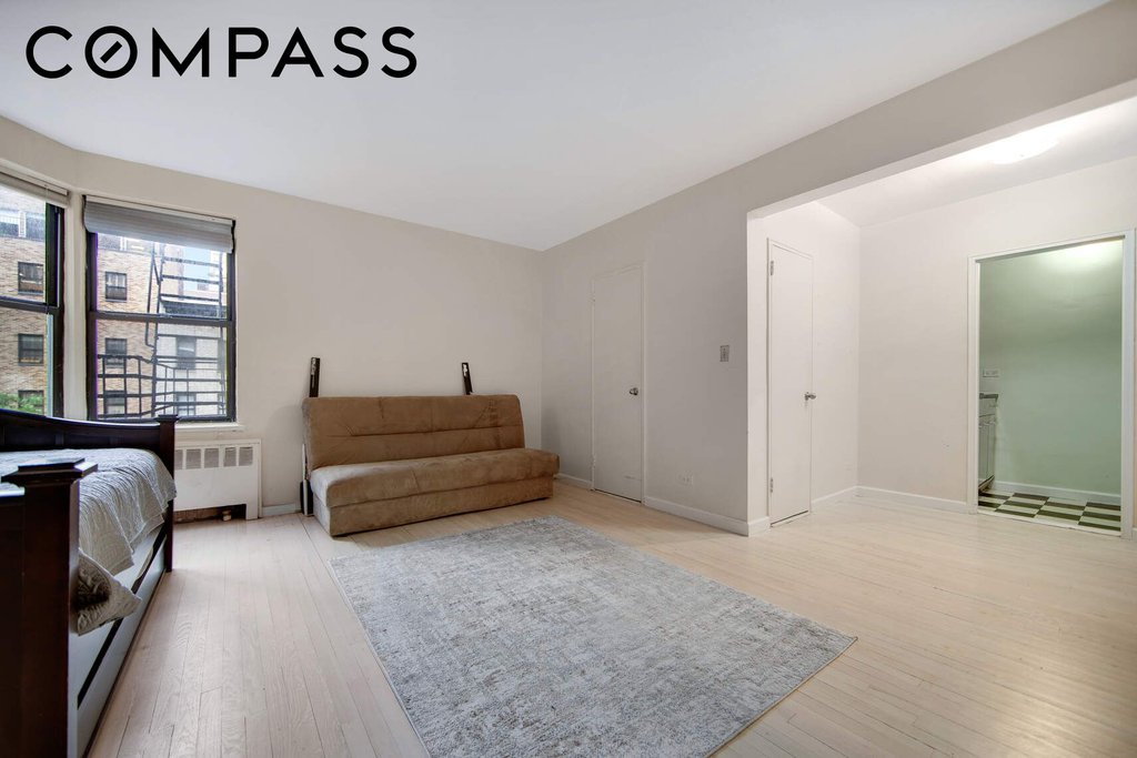 330 East 70th Street, Unit 4G photo 3