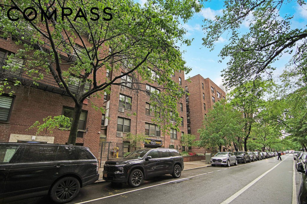 330 East 70th Street, Unit 4G photo 6