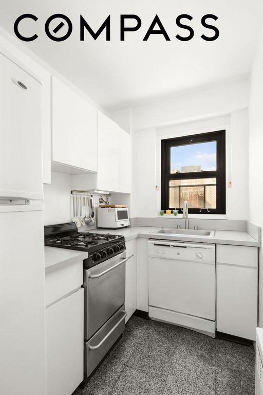 201 West 21st Street, Unit 12C photo 8