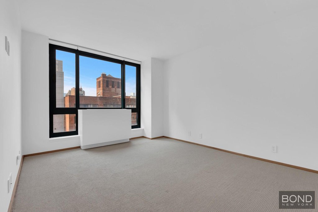 1 Irving Place, Unit V16D photo 6