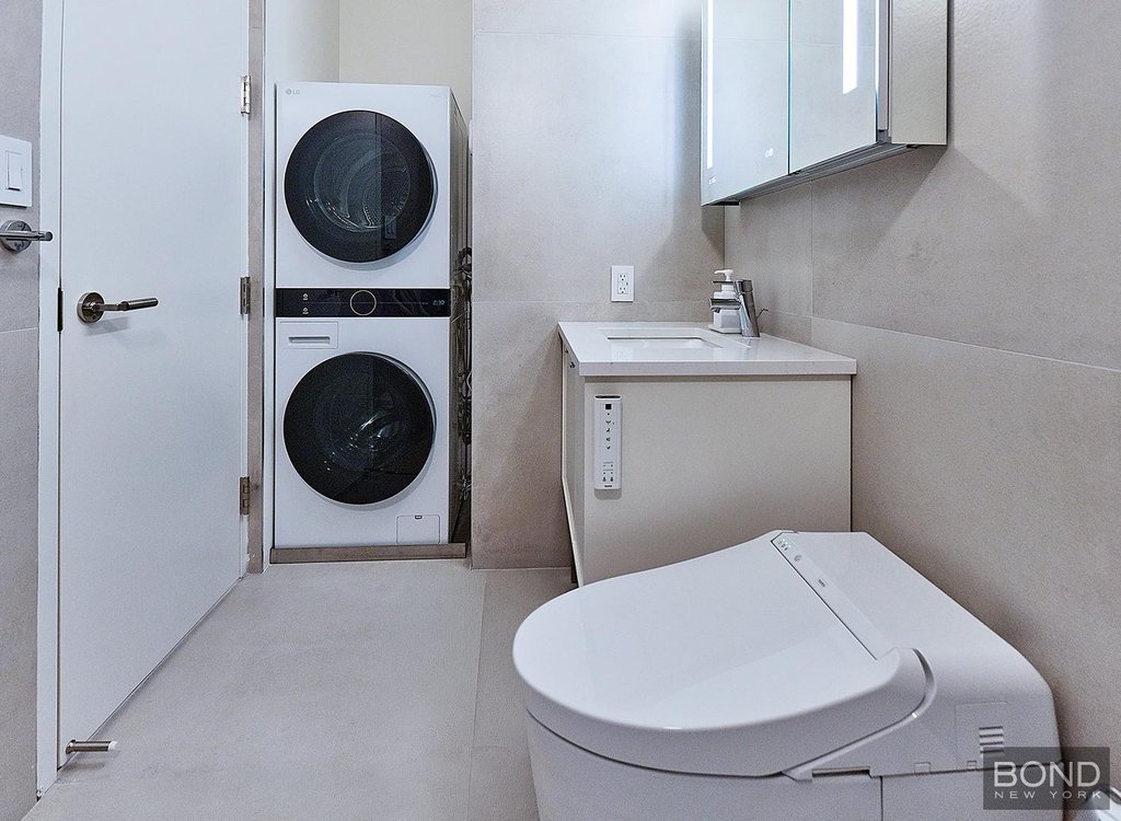 1 Irving Place, Unit V16D photo 17