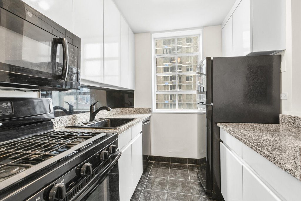 200 East 90th Street, Unit 12G photo 5