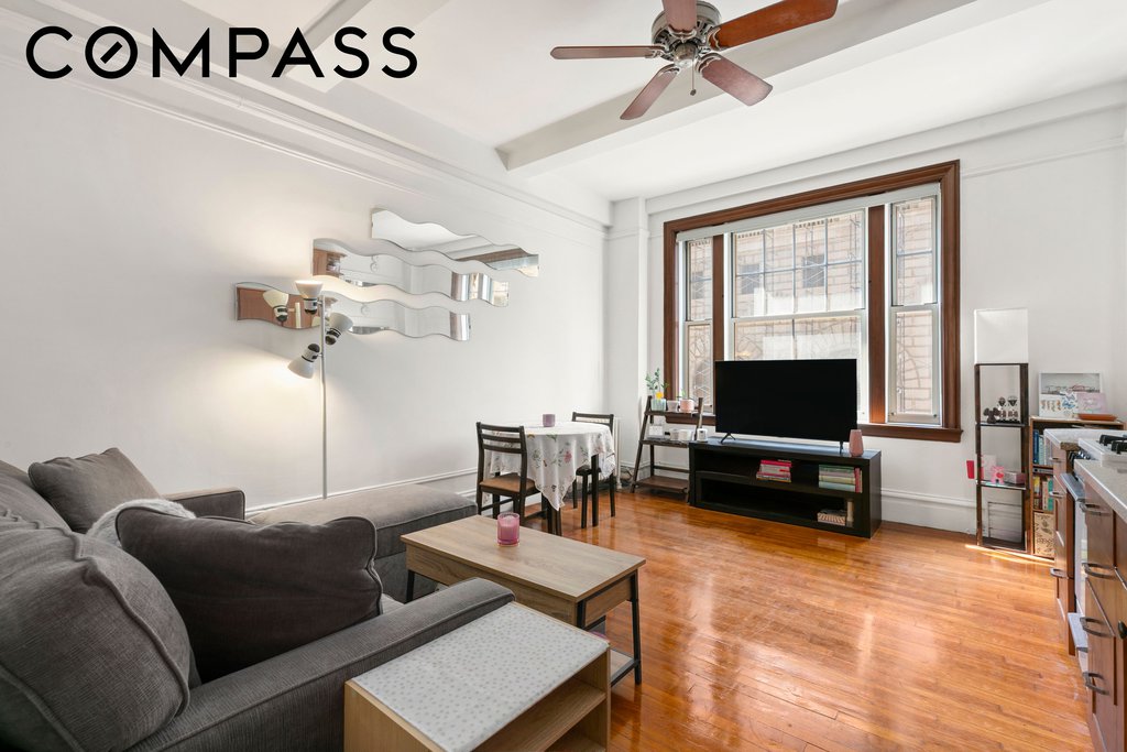 170 West 74th Street, Unit 409 photo 2