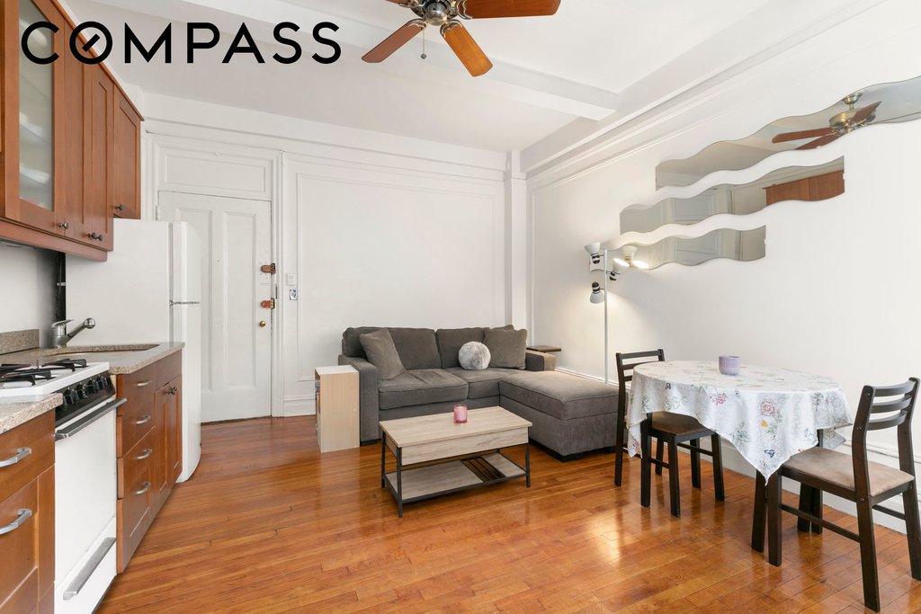 170 West 74th Street, Unit 409 photo 4