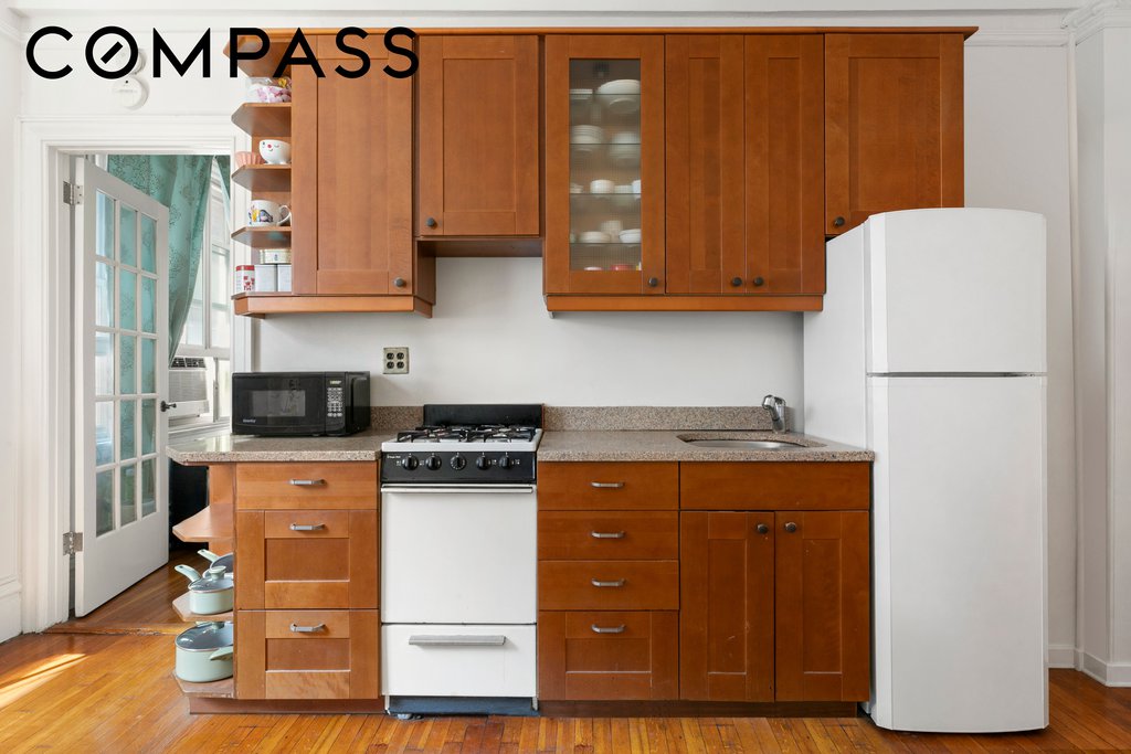 170 West 74th Street, Unit 409 photo 5