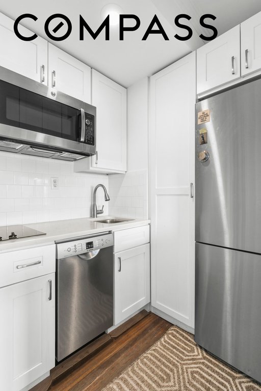 5 Tudor City Place, Unit 1932 photo 4