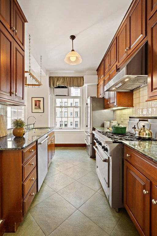 1088 Park Avenue, Unit 9A photo 6