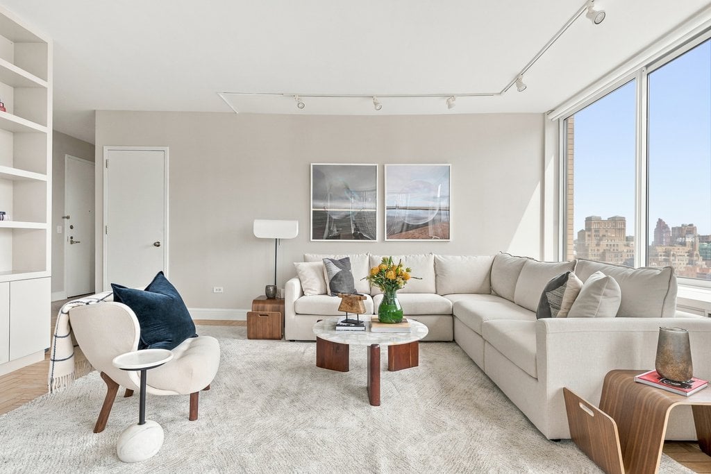 200 Riverside Boulevard, Unit 25E
