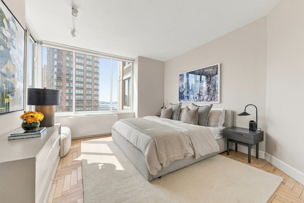 200 Riverside Boulevard, Unit 25E photo 3