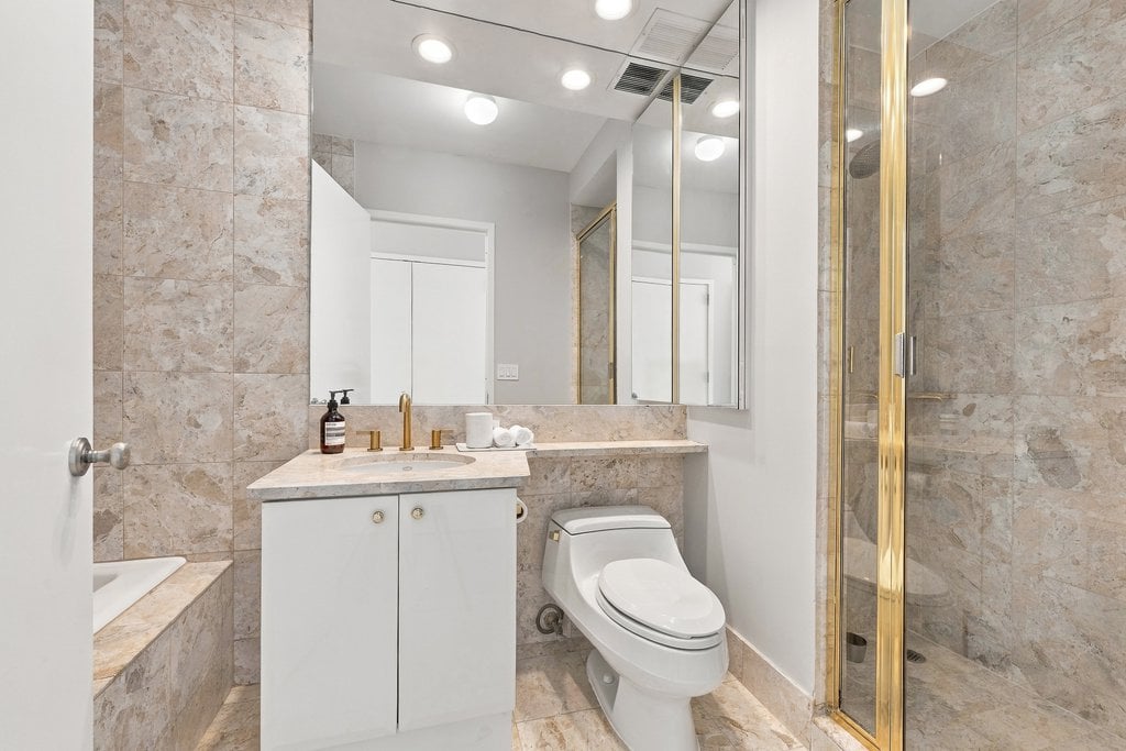 200 Riverside Boulevard, Unit 25E photo 5