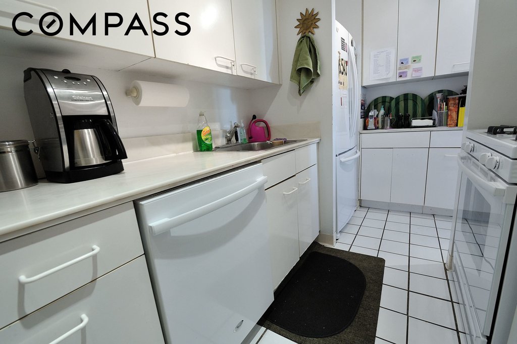 330 East 38th Street, Unit 54D photo 10