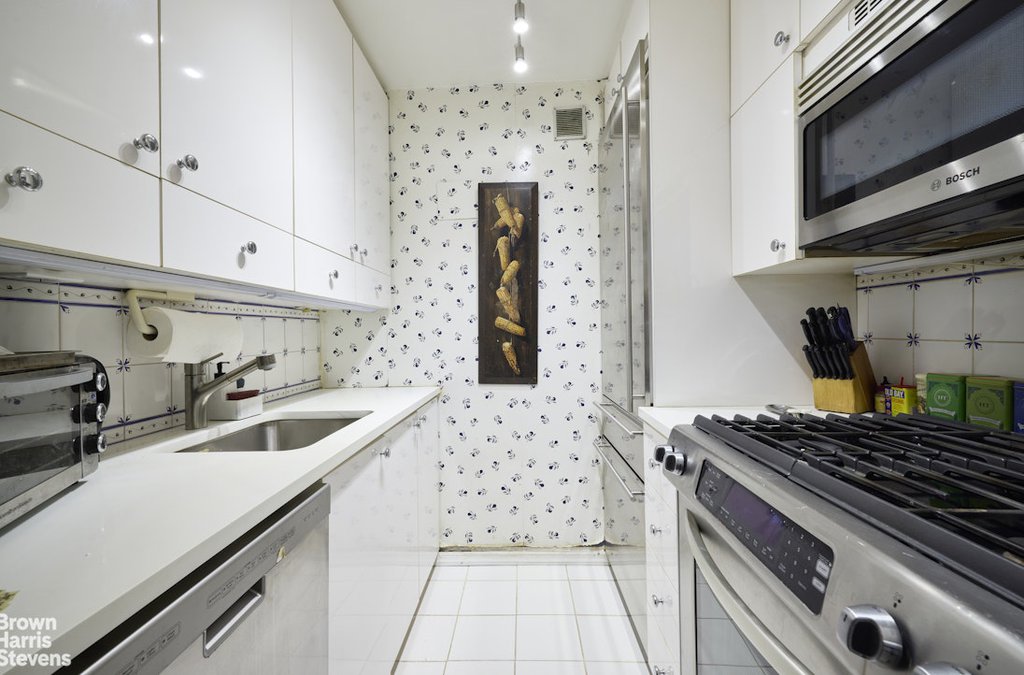 235 East 57th Street, Unit 16D photo 4