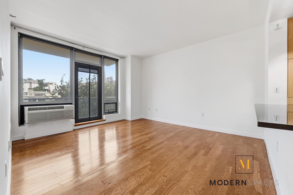 5-49 Borden Avenue, Unit 3H photo 2