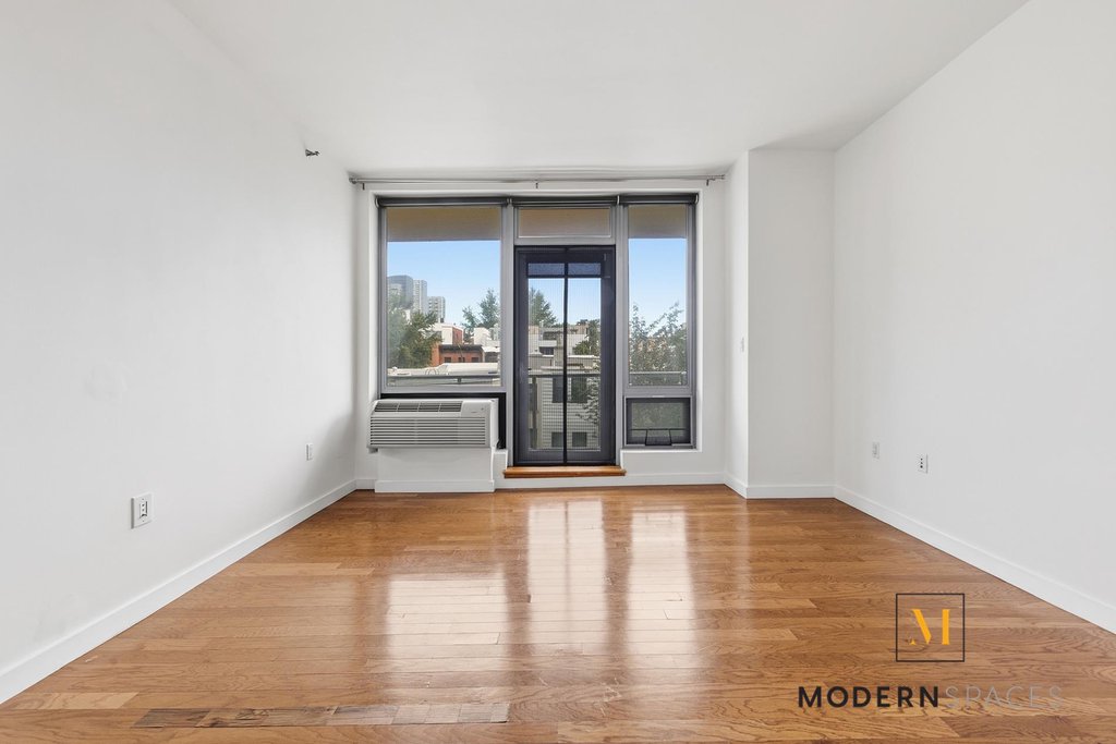 5-49 Borden Avenue, Unit 3H photo 6