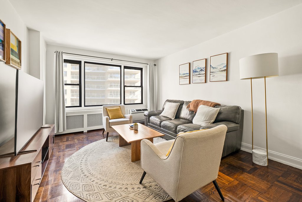 245 East 24th Street, Unit 9D