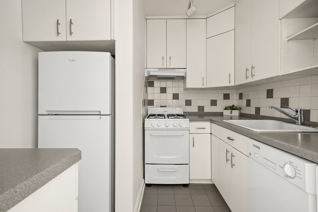 245 East 24th Street, Unit 9D photo 4