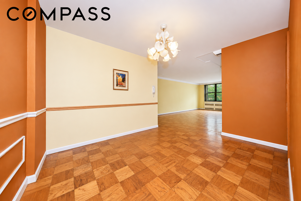 1199 East 53rd Street, Unit 2S photo 2