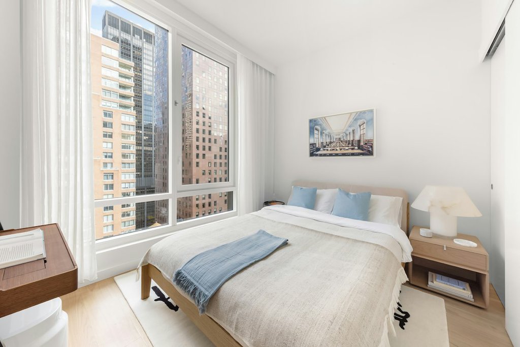 135 East 47th Street, Unit 15D photo 4