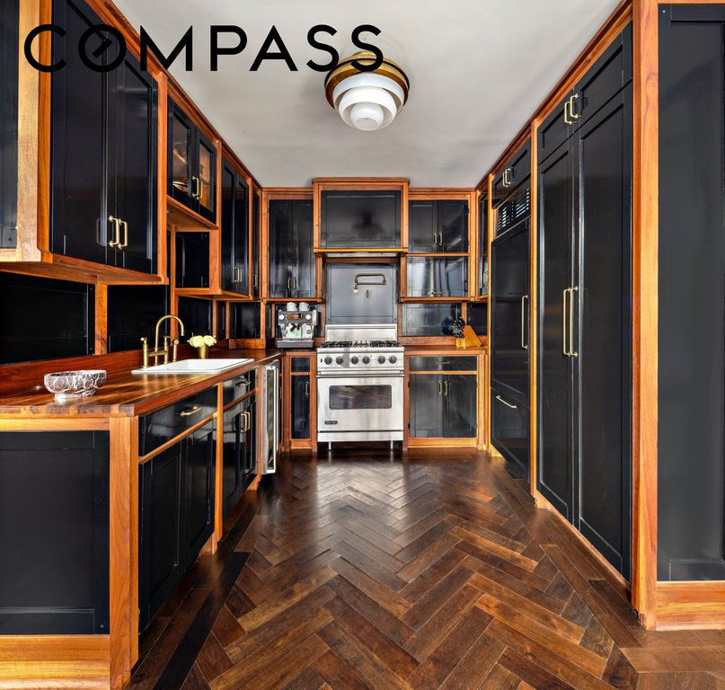 211 Elizabeth Street, Unit 3S photo 2