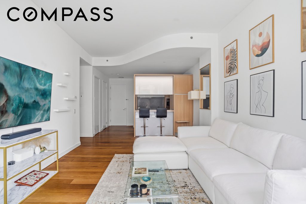 311 West Broadway, Unit 7D photo 3