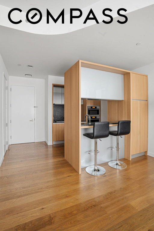 311 West Broadway, Unit 7D photo 4