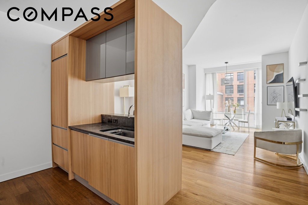 311 West Broadway, Unit 7D photo 6