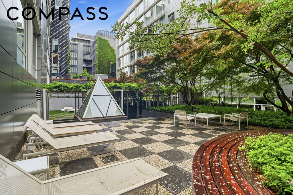 311 West Broadway, Unit 7D photo 16