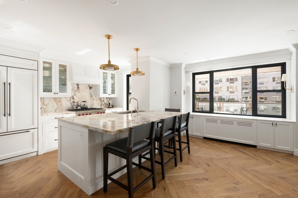 50 Sutton Place South, Unit 19A photo 4