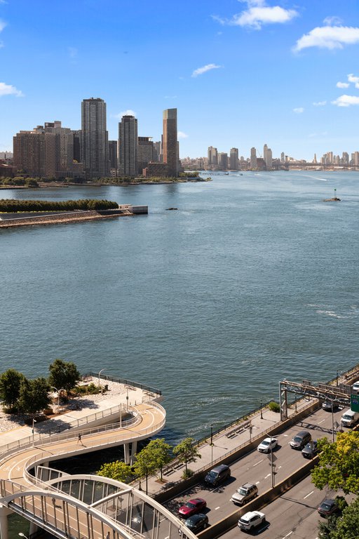 50 Sutton Place South, Unit 19A photo 8