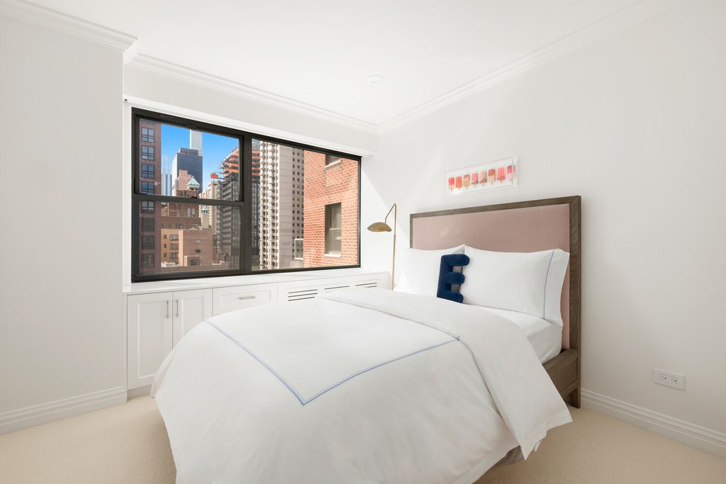 50 Sutton Place South, Unit 19A photo 15