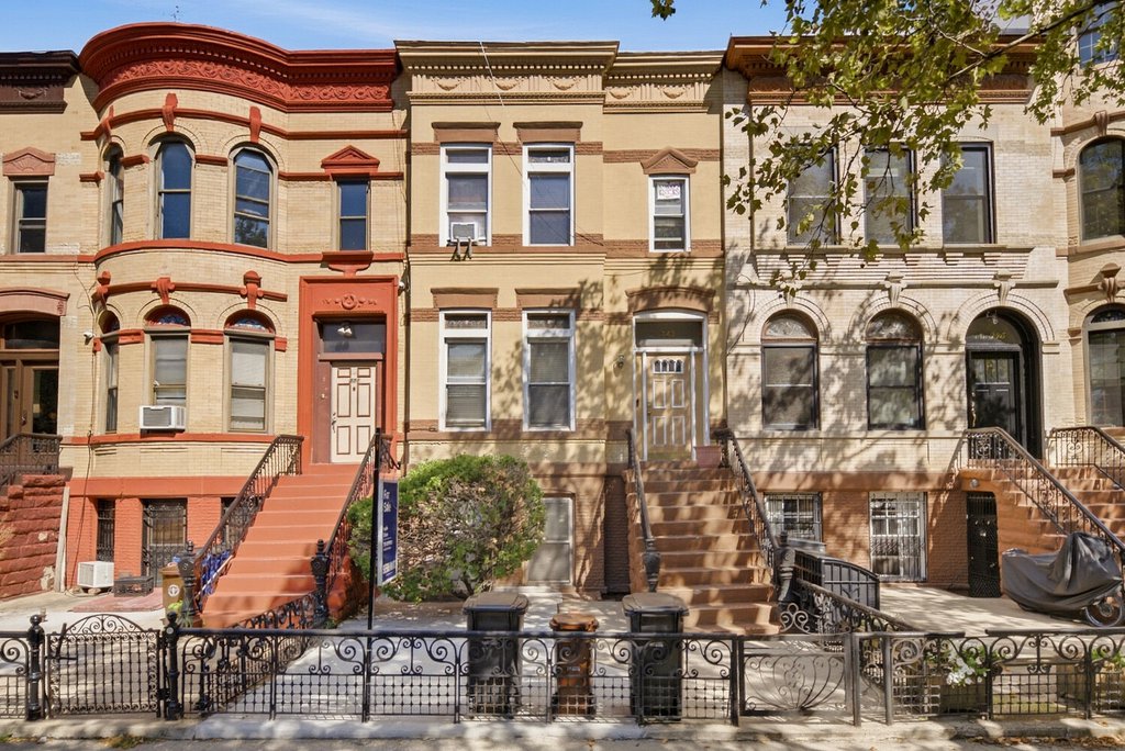 343 Gates Avenue – For Sale