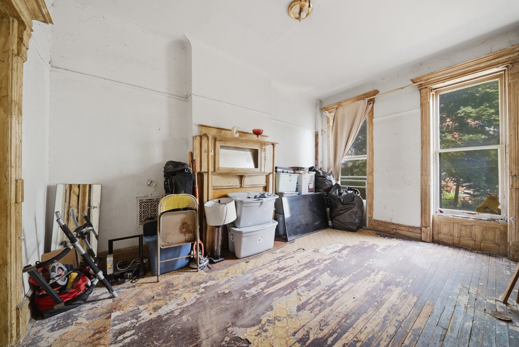 343 Gates Avenue – For Sale photo 9