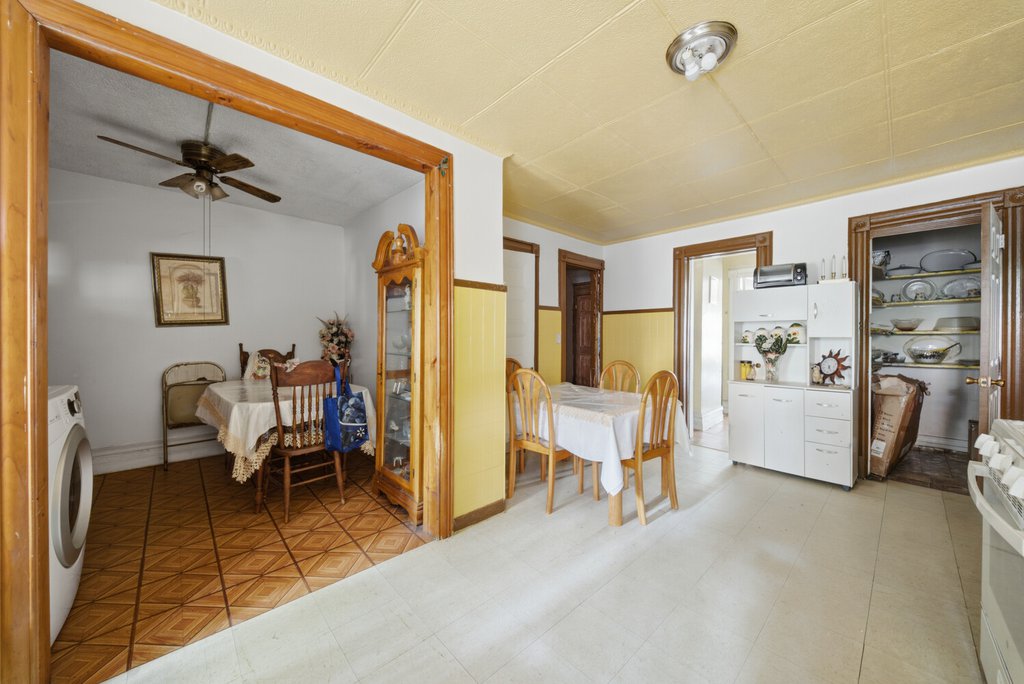 343 Gates Avenue – For Sale photo 12