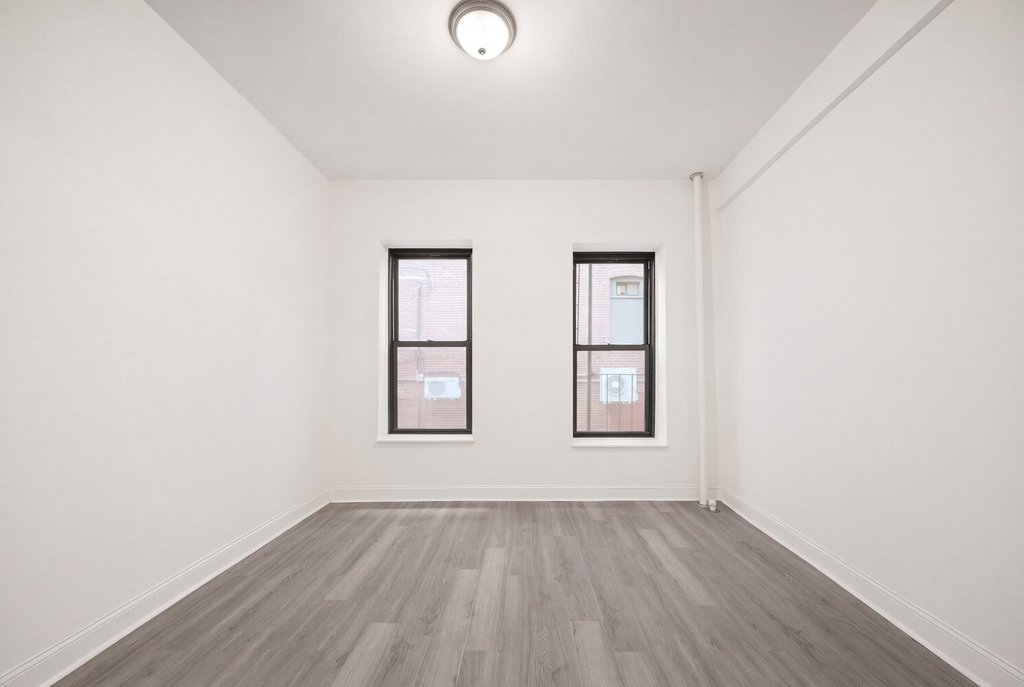 32 Second Avenue, Unit 4 photo 2