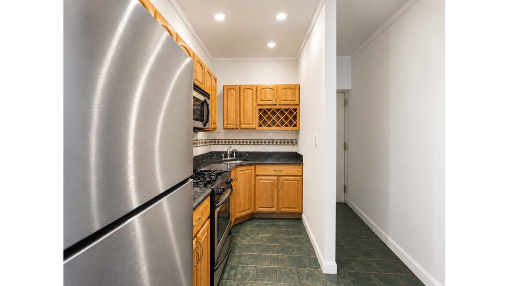 510 Ocean Parkway, Unit 1J photo 5
