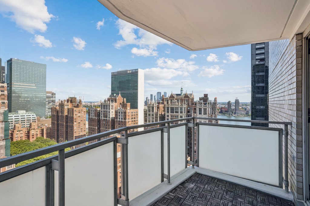 300 East 40th Street, Unit 31C photo 9