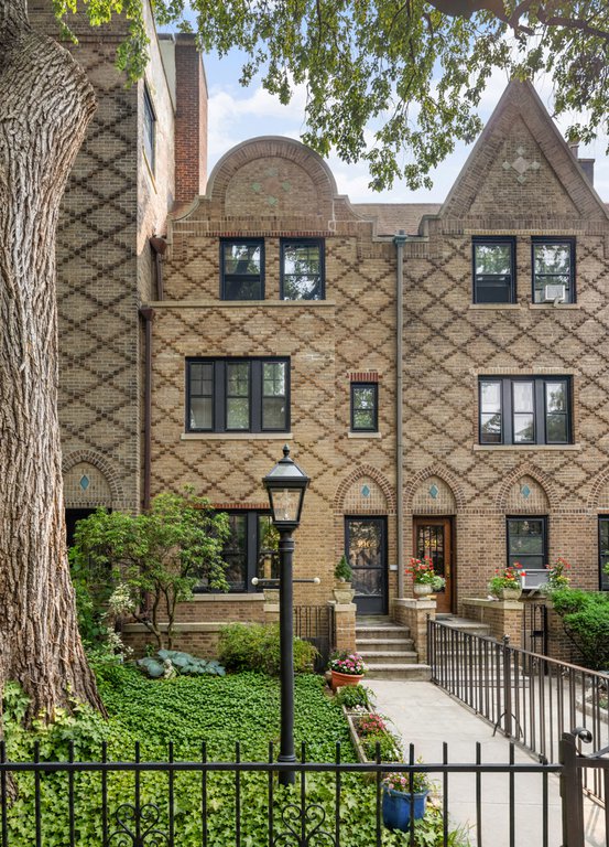 596 3rd Street – For Sale