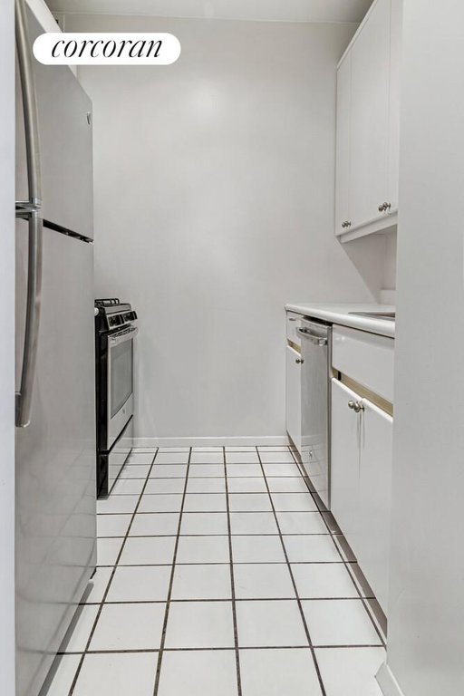 200 East 69th Street, Unit 4R photo 2