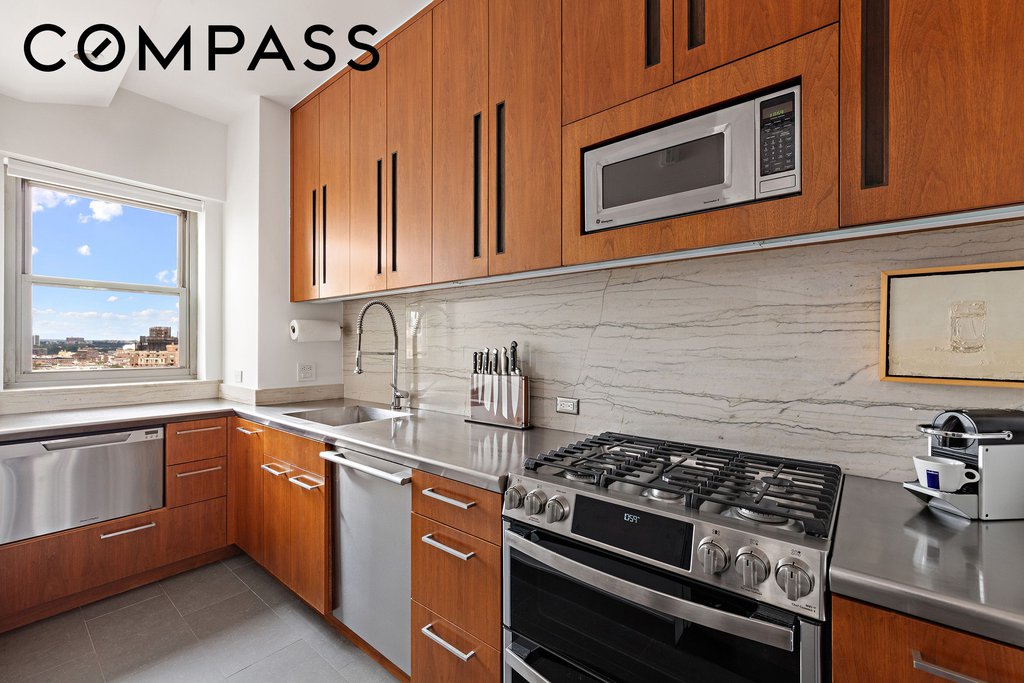 2 Fifth Avenue, Unit 18M photo 6