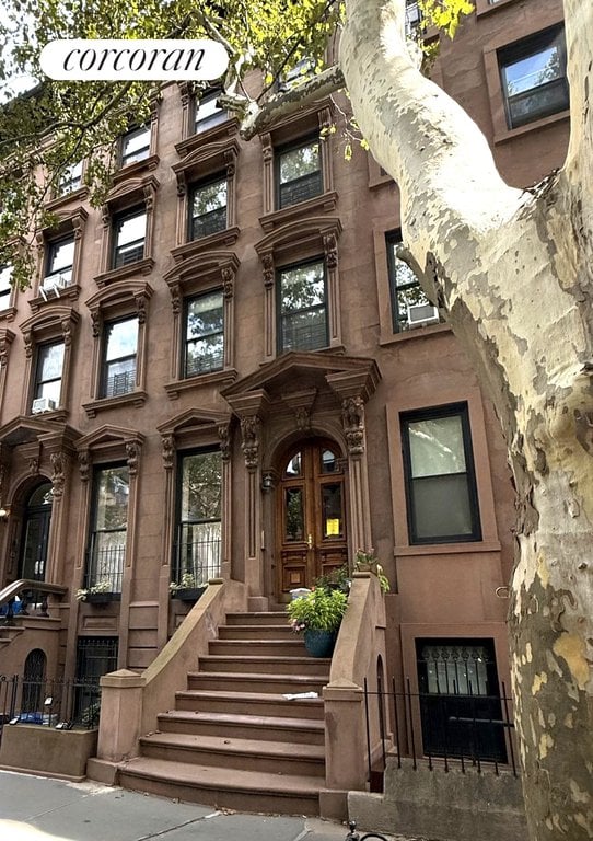 7 South Oxford Street – For Sale