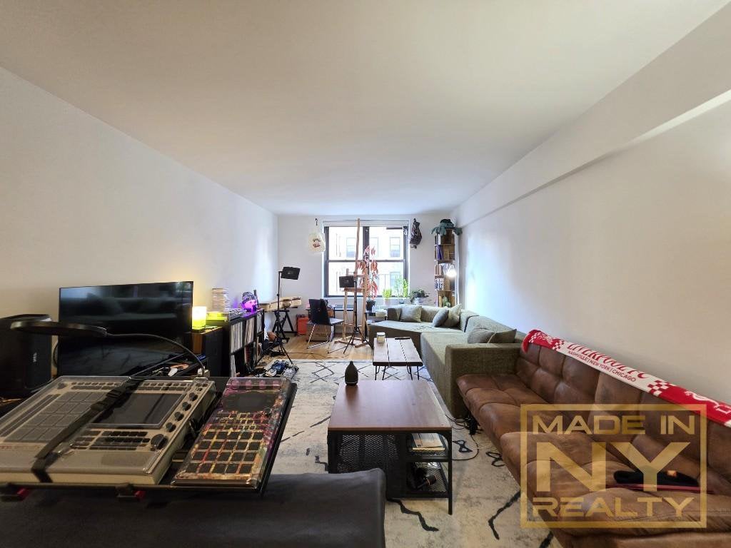 327 West 30th Street, Unit 7E